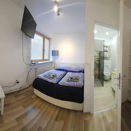 Apartman Cozy Near The With Free Parking *